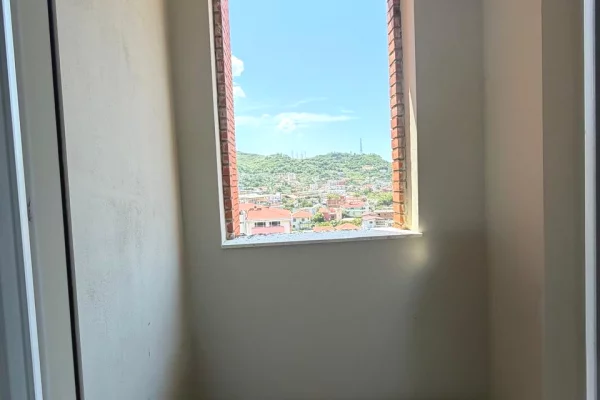 Shtepi ne shitje Apartament ne Tirane, 2+1, Mobilimi Bosh, pa mobiluar, Pagesa 190,000  Euro.