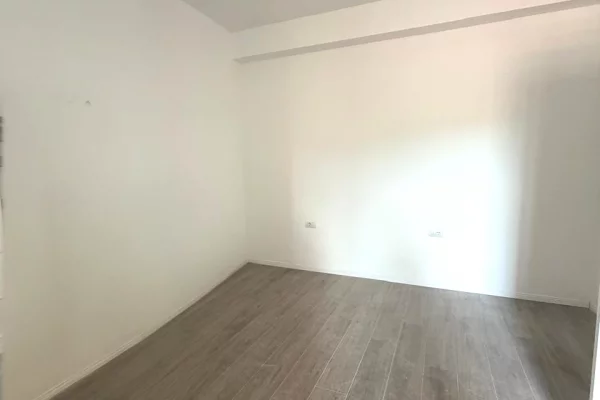 Shtepi ne shitje Apartament ne Tirane, 2+1, Mobilimi Bosh, pa mobiluar, Pagesa 190,000  Euro.
