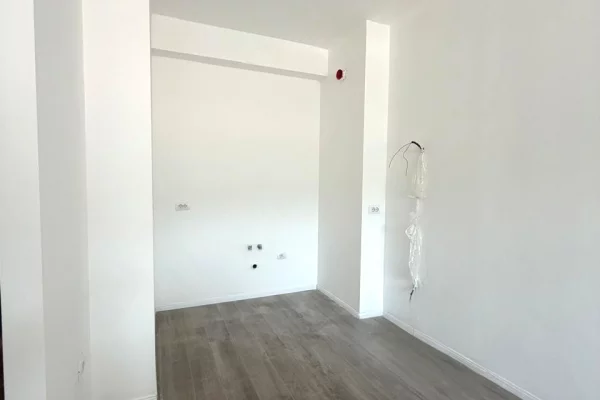 Shtepi ne shitje Apartament ne Tirane, 2+1, Mobilimi Bosh, pa mobiluar, Pagesa 190,000  Euro.