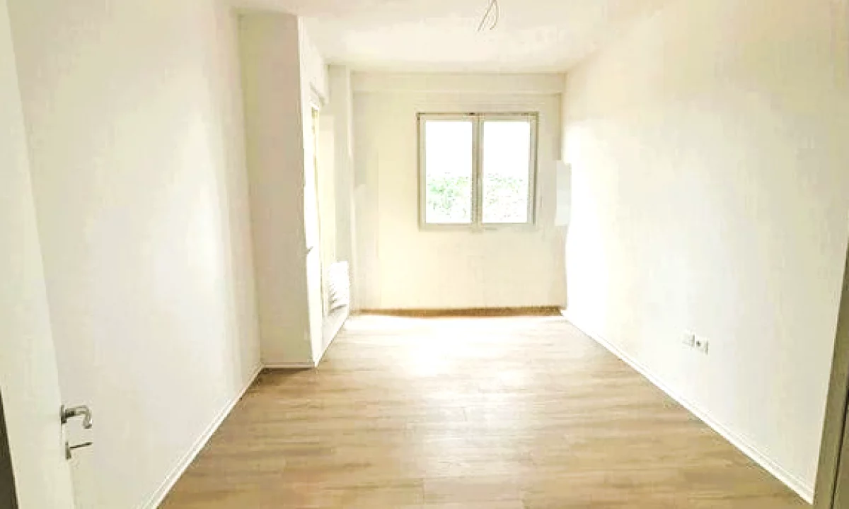Shtepi ne shitje Apartament ne Tirane, 3+1, Mobilimi Bosh, pa mobiluar, Pagesa 196,000  Euro.