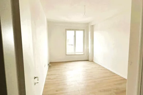 Shtepi ne shitje Apartament ne Tirane, 3+1, Mobilimi Bosh, pa mobiluar, Pagesa 196,000  Euro.