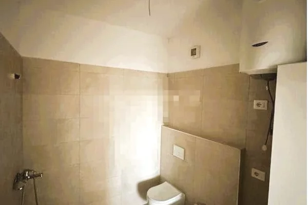 Shtepi ne shitje Apartament ne Tirane, 3+1, Mobilimi Bosh, pa mobiluar, Pagesa 196,000  Euro.