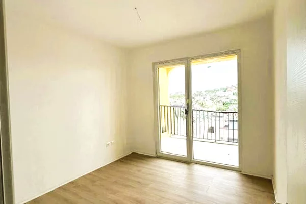 Shtepi ne shitje Apartament ne Tirane, 3+1, Mobilimi Bosh, pa mobiluar, Pagesa 196,000  Euro.
