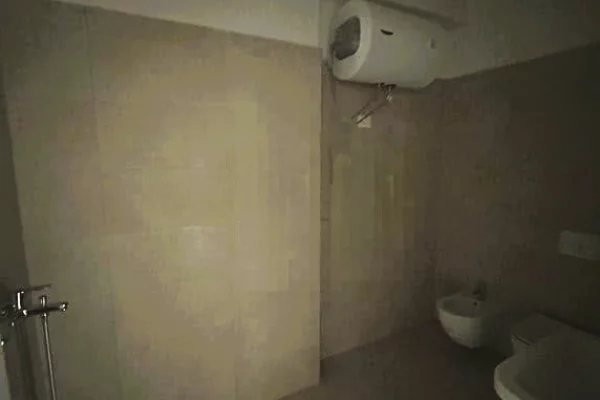 Shtepi ne shitje Apartament ne Tirane, 3+1, Mobilimi Bosh, pa mobiluar, Pagesa 196,000  Euro.