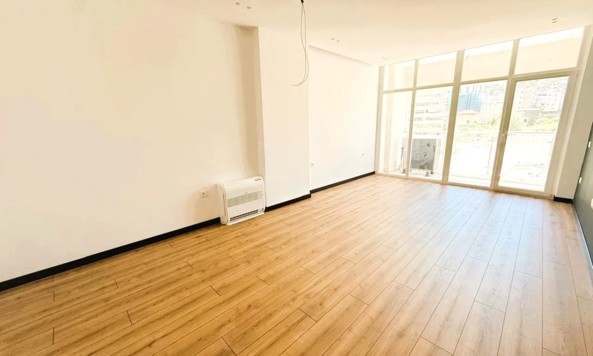 Shtepi ne shitje Apartament ne Tirane, 1+1, Mobilimi Bosh, pa mobiluar, Pagesa 229,000  Euro.