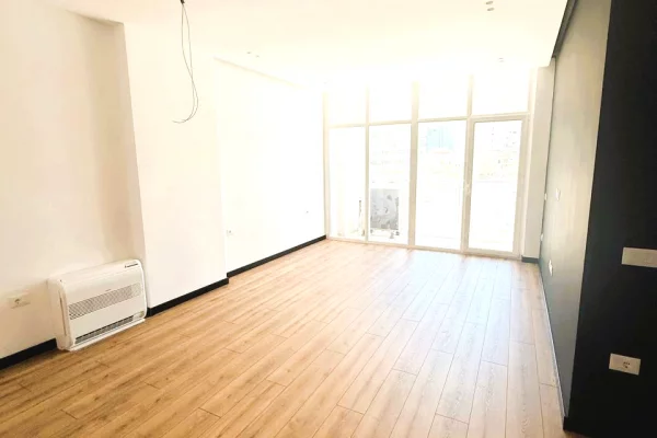 Shtepi ne shitje Apartament ne Tirane, 1+1, Mobilimi Bosh, pa mobiluar, Pagesa 229,000  Euro.