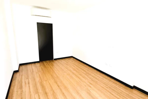 Shtepi ne shitje Apartament ne Tirane, 1+1, Mobilimi Bosh, pa mobiluar, Pagesa 229,000  Euro.