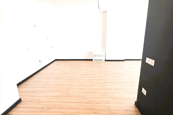 Shtepi ne shitje Apartament ne Tirane, 1+1, Mobilimi Bosh, pa mobiluar, Pagesa 229,000  Euro.
