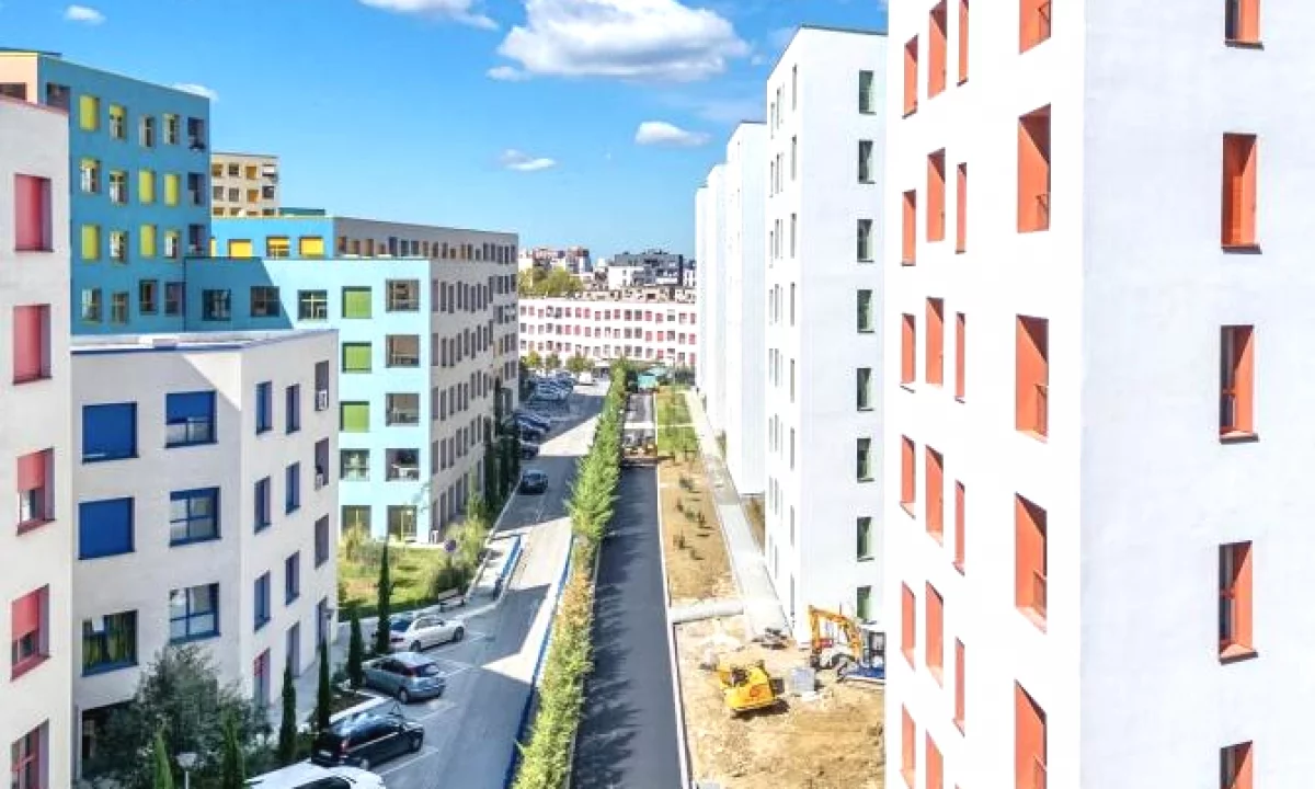 Shtepi ne shitje Apartament ne Tirane, 1+1, Mobilimi Bosh, pa mobiluar, Pagesa 73,000  Euro.