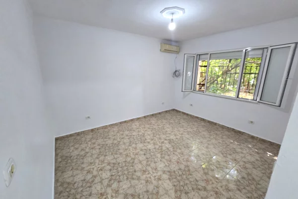 Ambient biznesi ne shitje 1+1 ne Tirane - 195,000 Euro