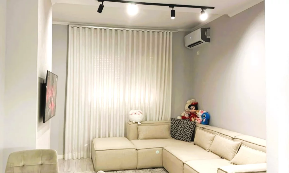 Shtepi ne shitje Apartament ne Tirane, 1+1, Mobilimi E mobiluar, Pagesa 185,000  Euro.