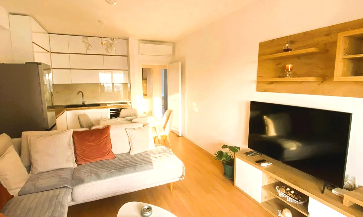 Shtepi me qera Apartament ne Tirane, 2+1, Mobilimi E mobiluar, Pagesa 650  Euro.
