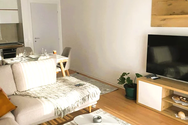 Shtepi me qera Apartament ne Tirane, 2+1, Mobilimi E mobiluar, Pagesa 650  Euro.