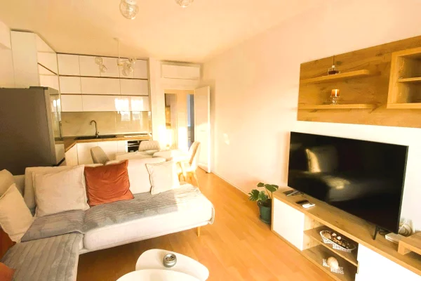 Shtepi me qera 2+1 ne Tirane - 650 Euro