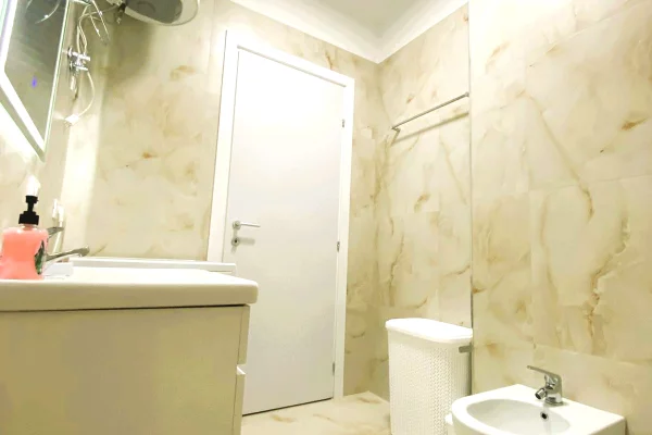 Shtepi me qera Apartament ne Tirane, 2+1, Mobilimi E mobiluar, Pagesa 650  Euro.