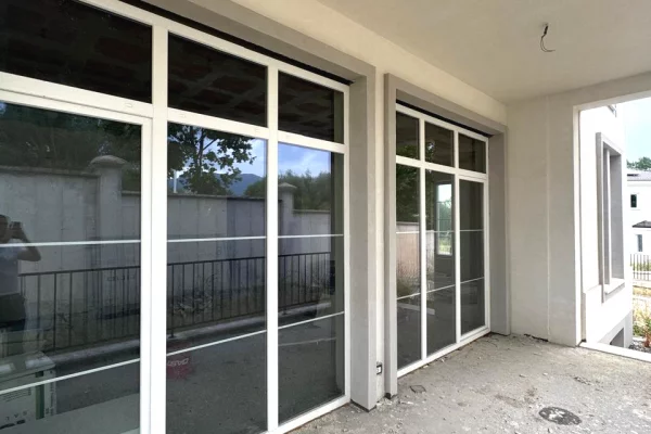 Shtepi ne shitje Vila Luksoze ne Tirane, 4+1, Mobilimi Bosh, pa mobiluar, Pagesa 1,600,000  Euro.