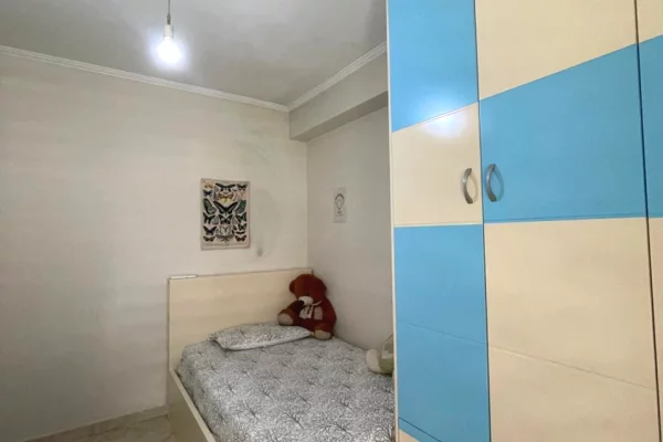 Shtepi me qera Apartament ne Tirane, 3+1, Mobilimi E mobiluar, Pagesa 1,550  Euro.