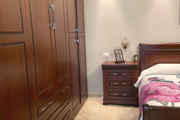 Shtepi me qera Apartament ne Tirane, 3+1, Mobilimi E mobiluar, Pagesa 1,550  Euro.