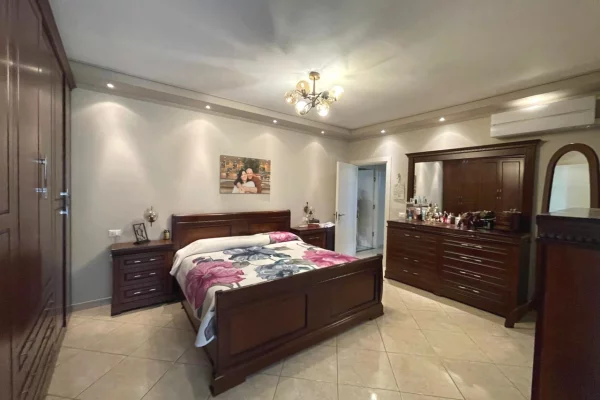Shtepi me qera Apartament ne Tirane, 3+1, Mobilimi E mobiluar, Pagesa 1,550  Euro.