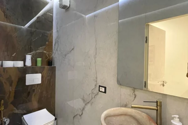 Shtepi me qera Apartament ne Tirane, 3+1, Mobilimi E mobiluar, Pagesa 1,550  Euro.