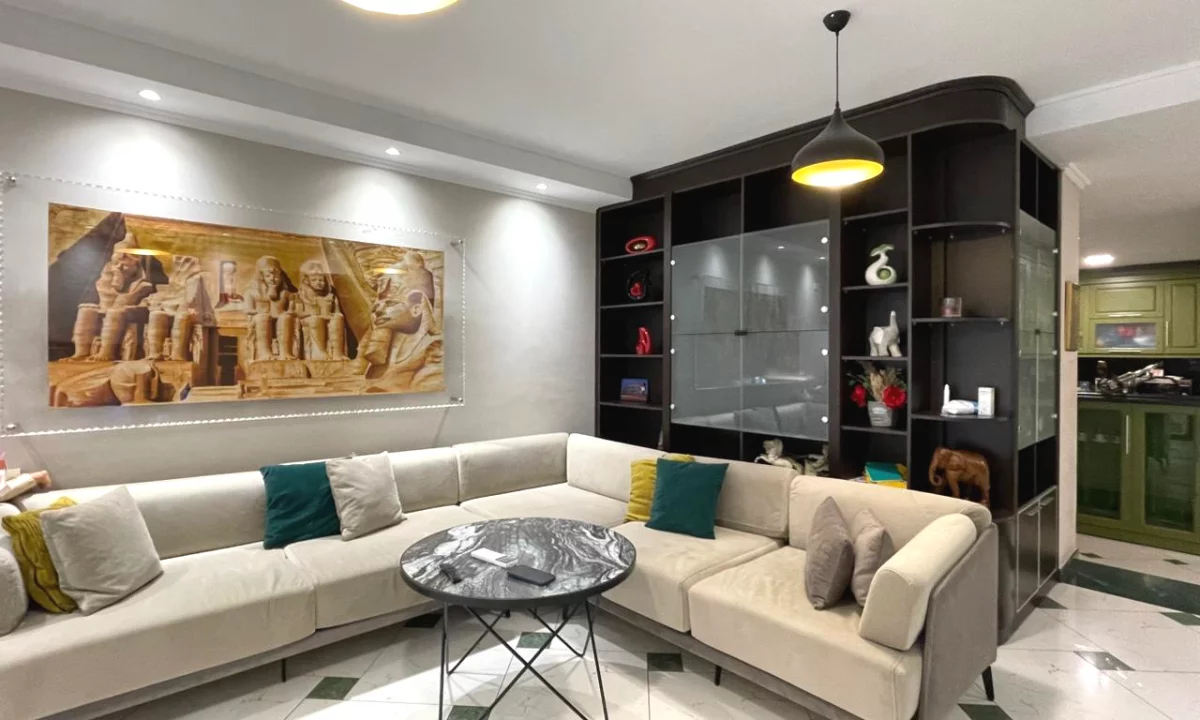 Shtepi me qera Apartament ne Tirane, 3+1, Mobilimi E mobiluar, Pagesa 1,550  Euro.