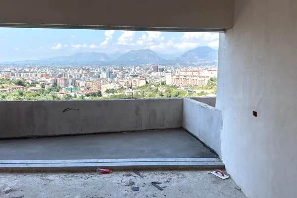 Shtepi ne shitje Duplex(shtepi me 2 kate) ne Tirane, 3+1, Mobilimi Bosh, pa mobiluar, Pagesa 360,001  Euro.