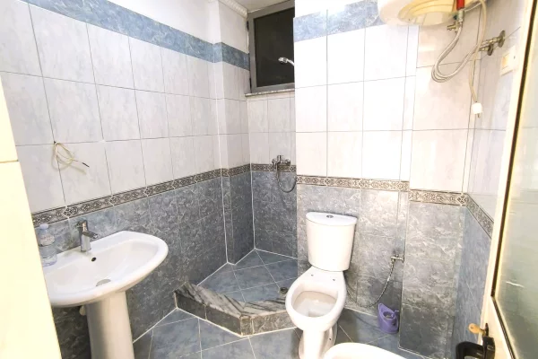 Shtepi ne shitje Apartament ne Tirane, 2+1, Mobilimi Bosh, pa mobiluar, Pagesa 134,700  Euro.