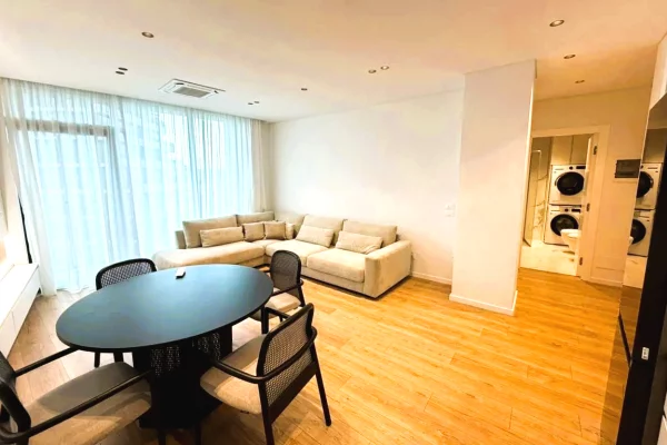 Shtepi ne shitje Apartament ne Tirane, 1+1, Mobilimi E mobiluar, Pagesa 345,000  Euro.