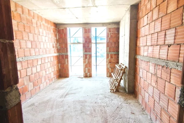 Shtepi ne shitje Apartament ne Tirane, 2+1, Mobilimi Bosh, pa mobiluar, Pagesa 244,800  Euro.