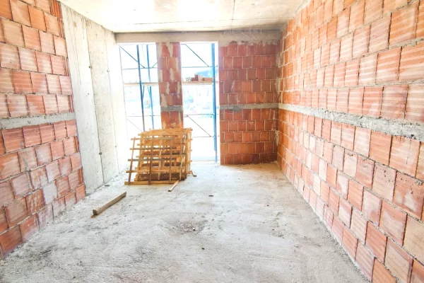 Shtepi ne shitje Apartament ne Tirane, 2+1, Mobilimi Bosh, pa mobiluar, Pagesa 244,800  Euro.