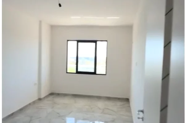 Shtepi ne shitje Apartament ne Durres, 1+1, Mobilimi Bosh, pa mobiluar, Pagesa 75,400  Euro.