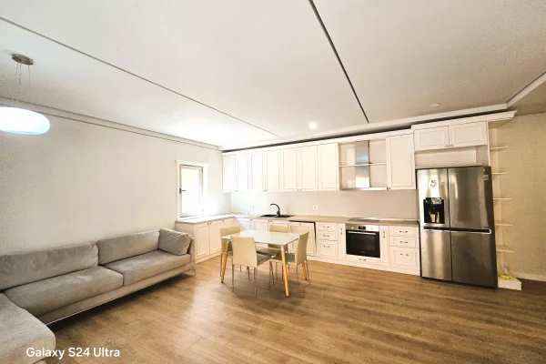 Shtepi me qera 2+1 ne Tirane - 1,100 Euro