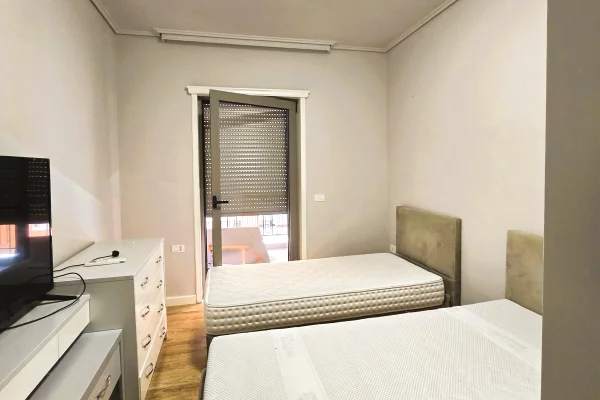 Shtepi me qera Apartament ne Tirane, 2+1, Mobilimi E mobiluar, Pagesa 1,100  Euro.