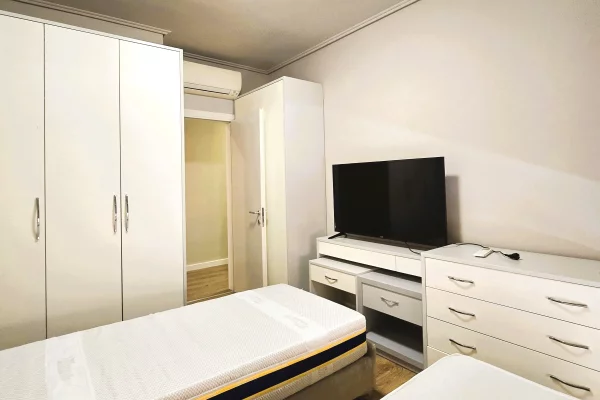 Shtepi me qera Apartament ne Tirane, 2+1, Mobilimi E mobiluar, Pagesa 1,100  Euro.