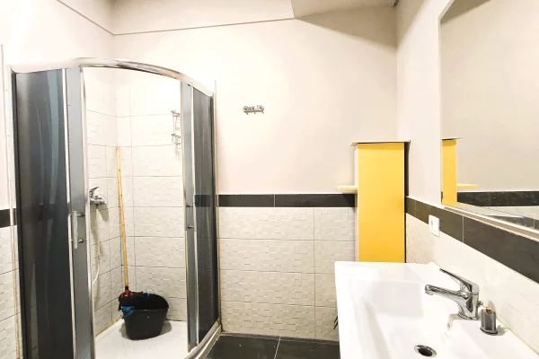Shtepi me qera Apartament ne Tirane, 2+1, Mobilimi E mobiluar, Pagesa 1,100  Euro.