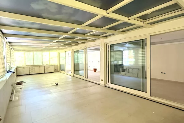 Shtepi ne shitje Apartament ne Tirane, 2+1, Mobilimi Bosh, pa mobiluar, Pagesa 410,000  Euro.