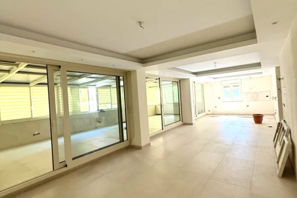 Shtepi ne shitje Apartament ne Tirane, 2+1, Mobilimi Bosh, pa mobiluar, Pagesa 410,000  Euro.