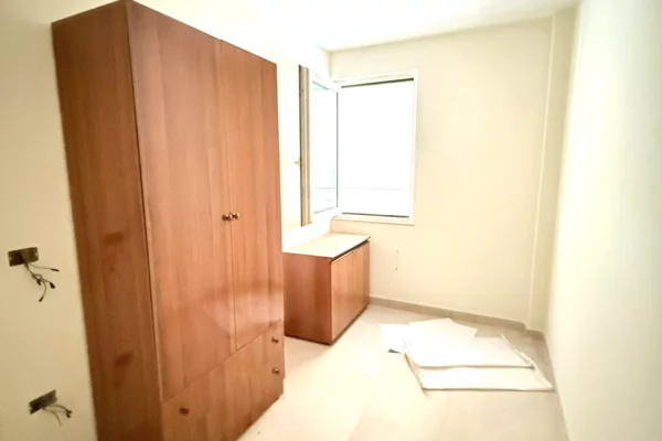 Shtepi ne shitje Apartament ne Tirane, 2+1, Mobilimi Bosh, pa mobiluar, Pagesa 410,000  Euro.