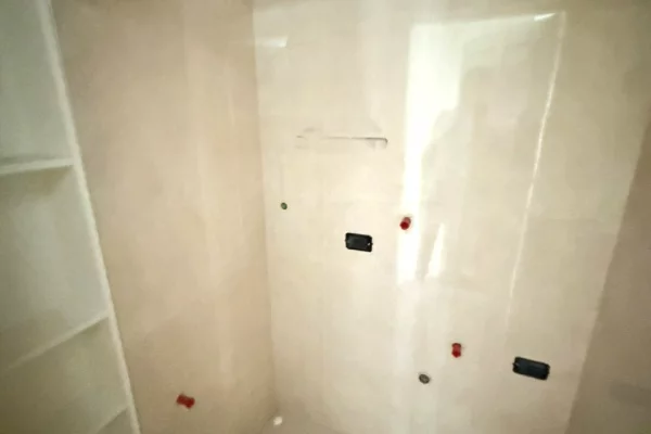 Shtepi ne shitje Apartament ne Tirane, 2+1, Mobilimi Bosh, pa mobiluar, Pagesa 410,000  Euro.