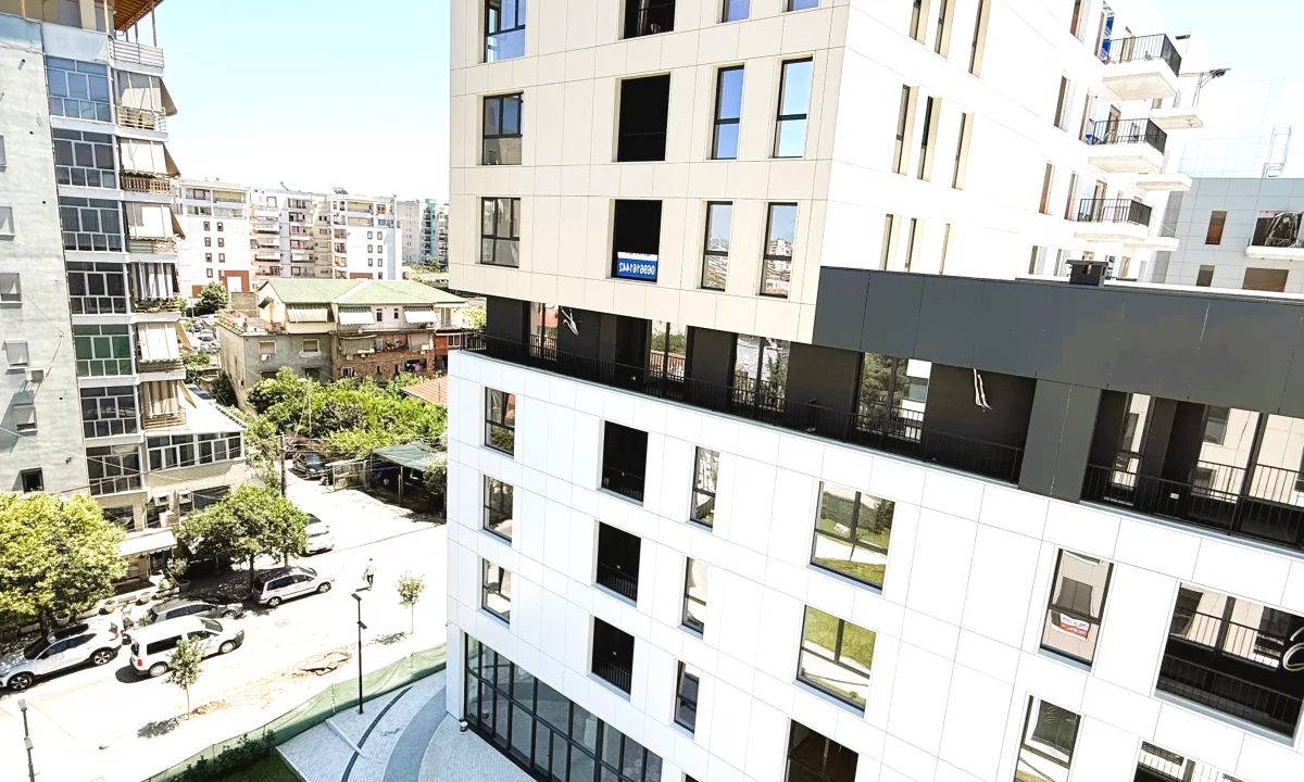 Shtepi ne shitje Apartament ne Tirane, 2+1, Mobilimi Bosh, pa mobiluar, Pagesa 250,000  Euro.