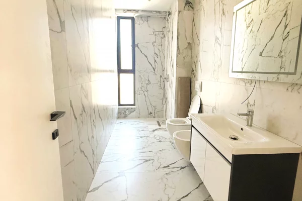 Shtepi ne shitje Apartament ne Tirane, 2+1, Mobilimi Bosh, pa mobiluar, Pagesa 250,000  Euro.