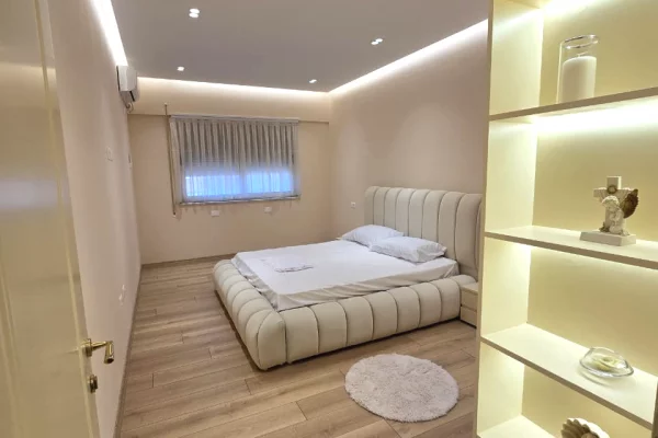 Shtepi me qera Apartament ne Tirane, 2+1, Mobilimi E mobiluar, Pagesa 933  Euro.