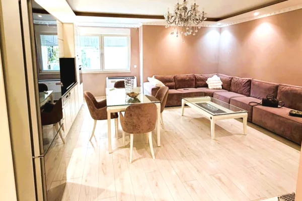 Shtepi ne shitje Apartament ne Tirane, 3+1, Mobilimi E mobiluar, Pagesa 320,000  Euro.