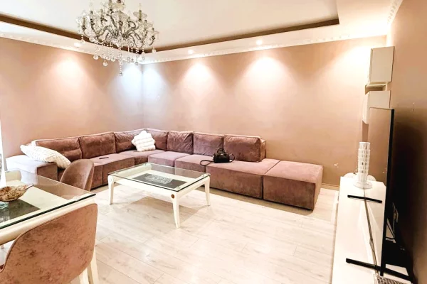 Shtepi ne shitje Apartament ne Tirane, 3+1, Mobilimi E mobiluar, Pagesa 320,000  Euro.