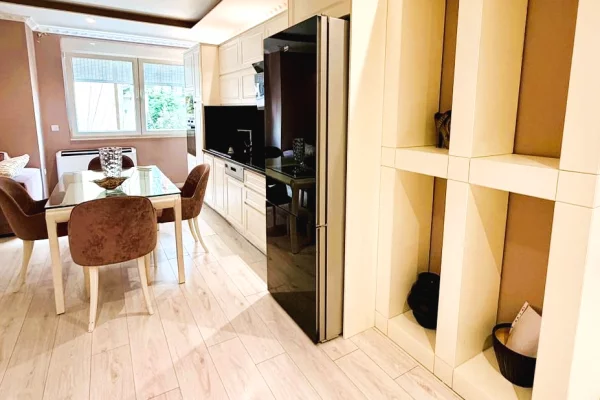 Shtepi ne shitje Apartament ne Tirane, 3+1, Mobilimi E mobiluar, Pagesa 320,000  Euro.