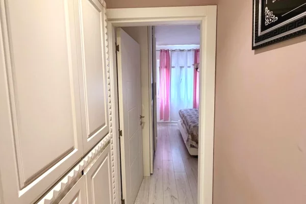 Shtepi ne shitje Apartament ne Tirane, 3+1, Mobilimi E mobiluar, Pagesa 320,000  Euro.