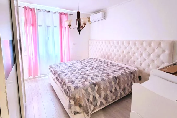 Shtepi ne shitje Apartament ne Tirane, 3+1, Mobilimi E mobiluar, Pagesa 320,000  Euro.