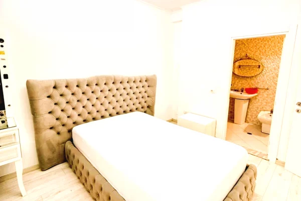 Shtepi ne shitje Apartament ne Tirane, 3+1, Mobilimi E mobiluar, Pagesa 320,000  Euro.