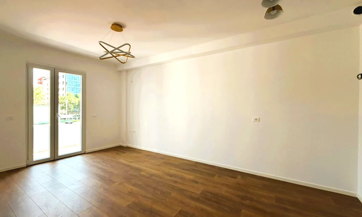 Shtepi ne shitje Apartament ne Tirane, 1+1, Mobilimi Bosh, pa mobiluar, Pagesa 128,000  Euro.