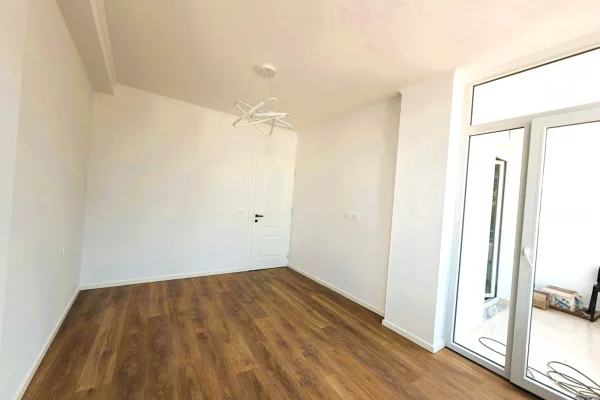 Shtepi ne shitje Apartament ne Tirane, 1+1, Mobilimi Bosh, pa mobiluar, Pagesa 128,000  Euro.